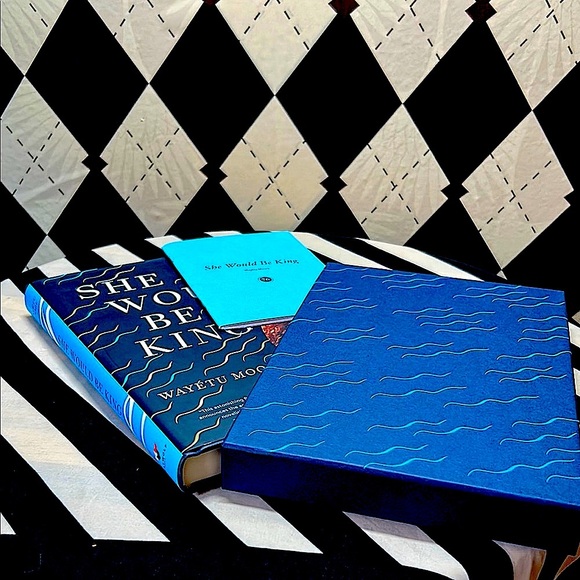 She Would Be King| Signed Hardcover by Wayétu Moore | Powell’s Slipcase - Picture 6 of 8